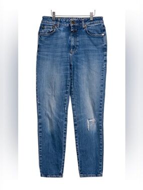 Closed women’s jeans barrel leg blue straight leg size 29 high rise distressing